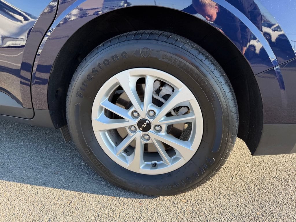 Certified 2024 Kia Carnival LX FWD image 36