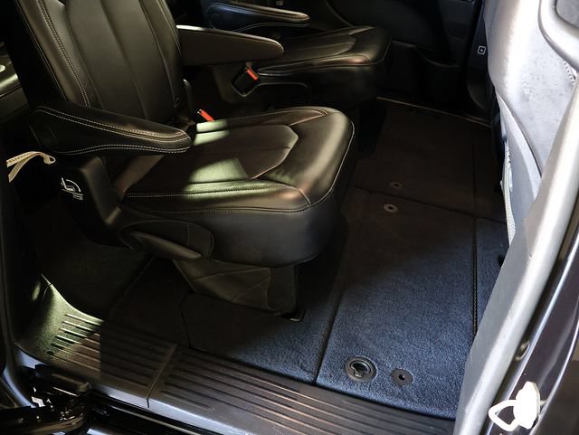 Used 2025 Chrysler Pacifica Select FWD image 30
