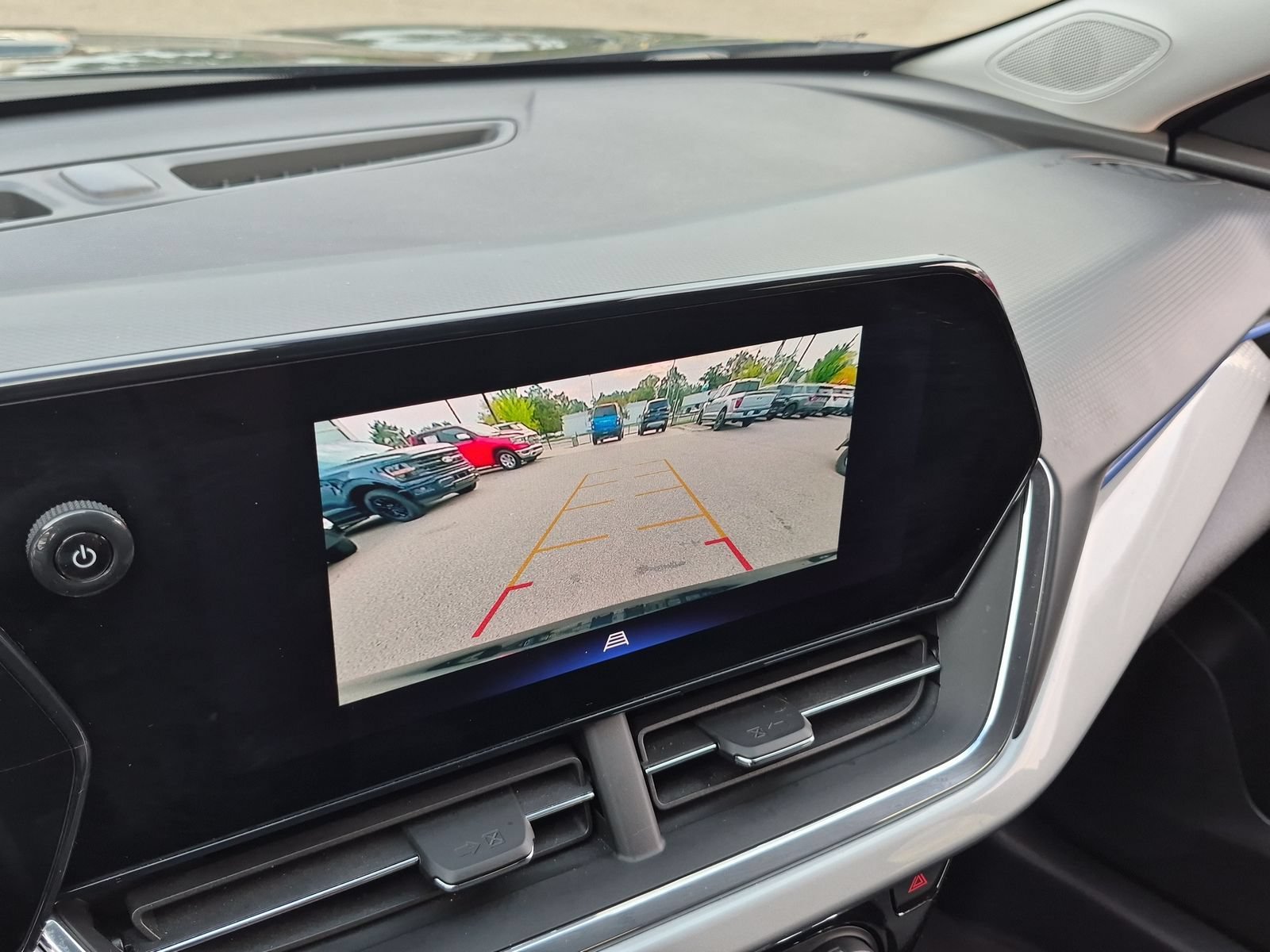 Used 2026 Chevrolet Trax LT FWD image 24