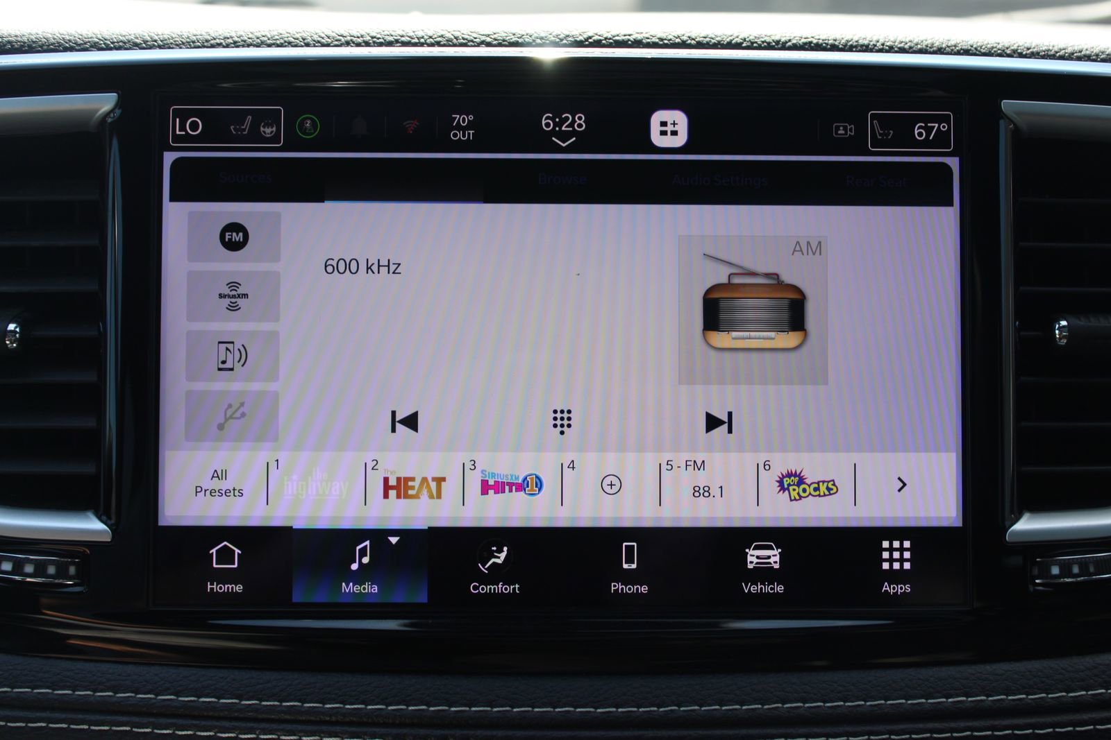 Used 2021 Chrysler Pacifica Touring-L w/ Uconnect Theater Family Group FWD image 34