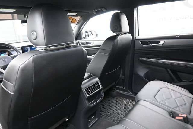 Used 2024 Volkswagen Atlas Cross Sport SE w/ Black Wheel Package FWD image 25