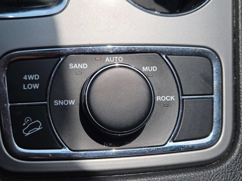 Used 2020 Jeep Grand Cherokee Limited AWD/4WD image 10