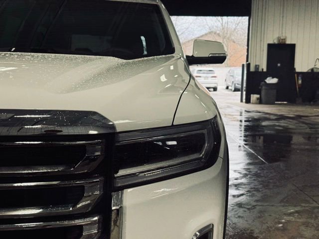 Used 2023 GMC Acadia SLE w/ Driver Convenience Package image 3