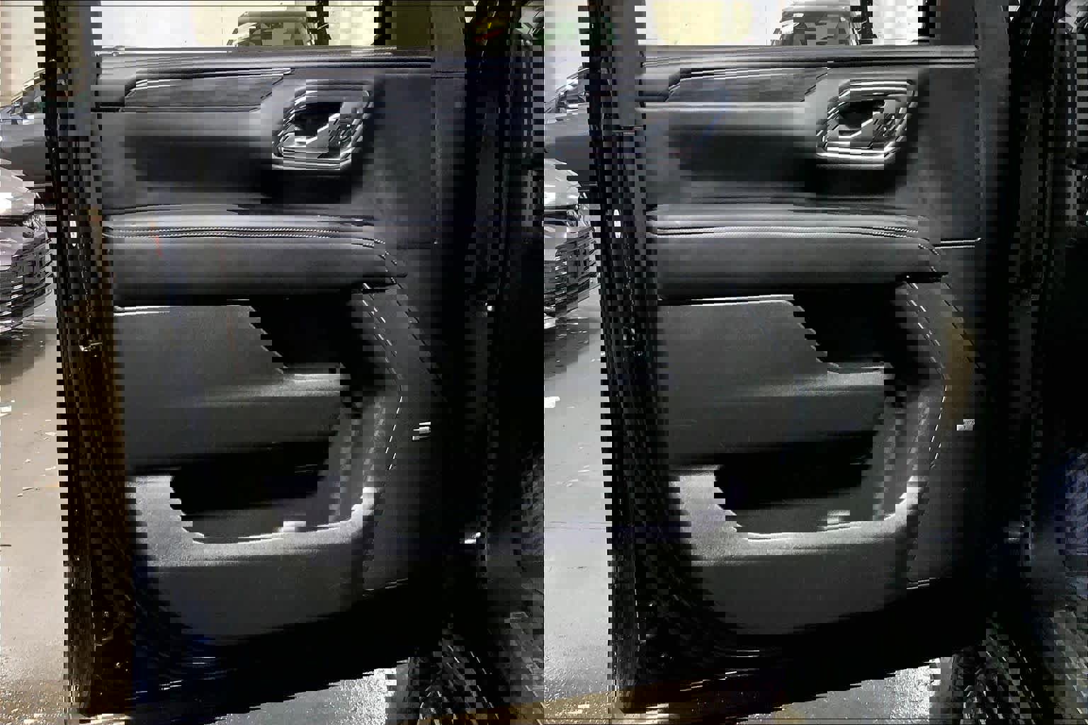 Used 2021 GMC Yukon SLT w/ SLT Premium Package image 22