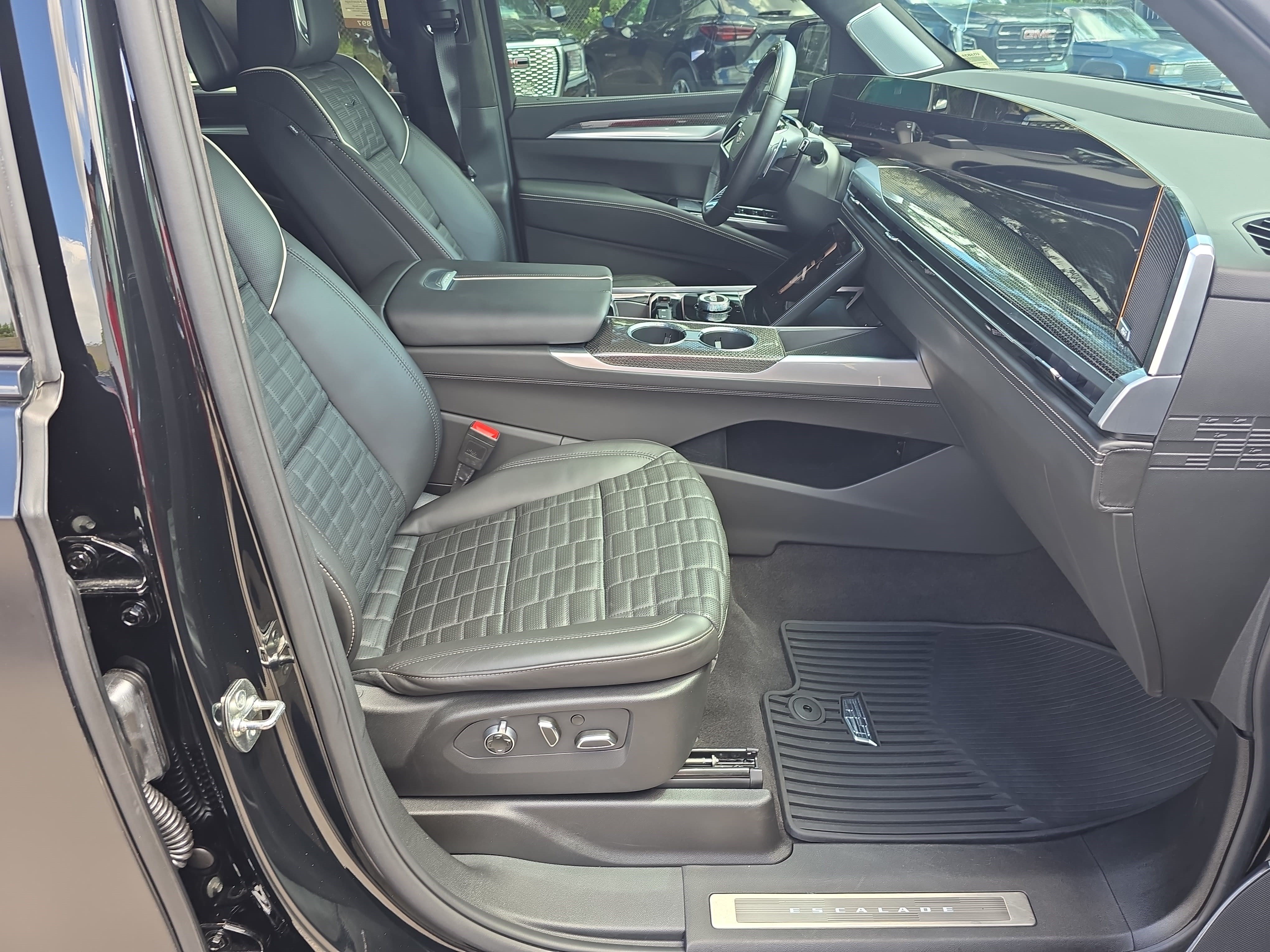 Certified 2025 Cadillac Escalade V AWD/4WD image 10