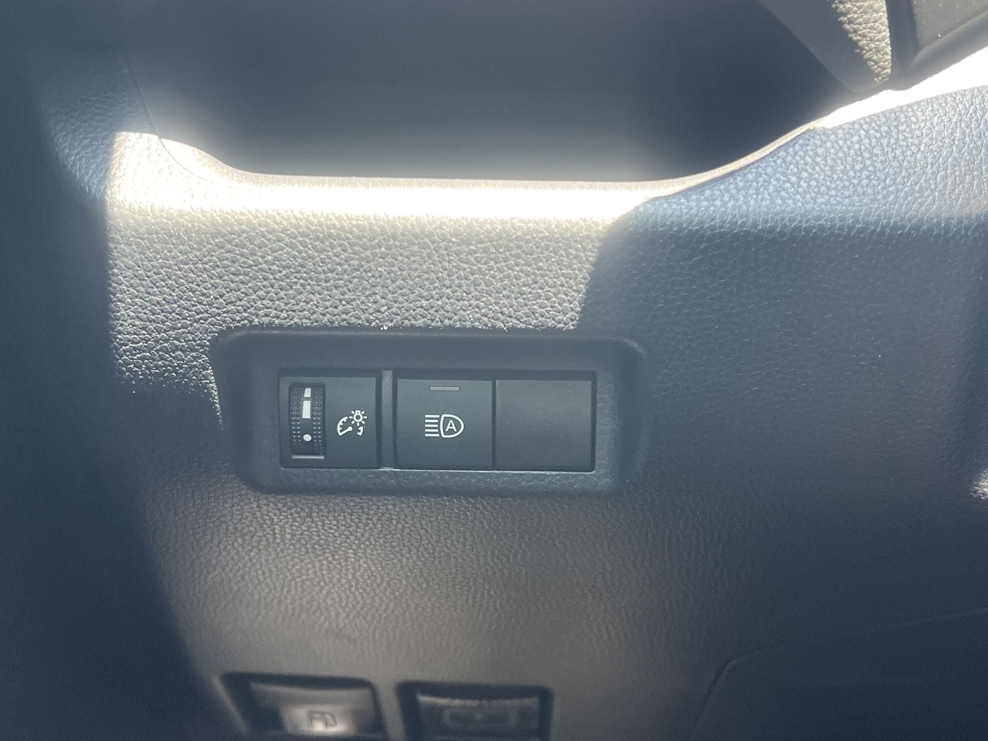 Used 2020 Toyota RAV4 XLE FWD image 13