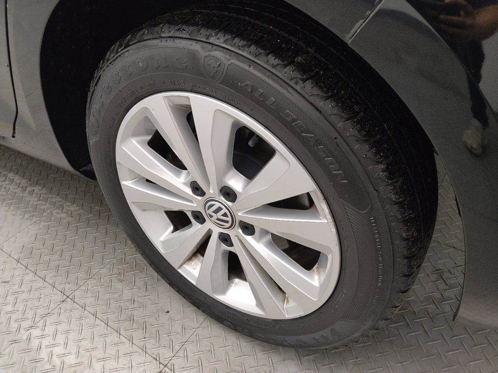 Used 2021 Volkswagen Golf 4-Door image 31