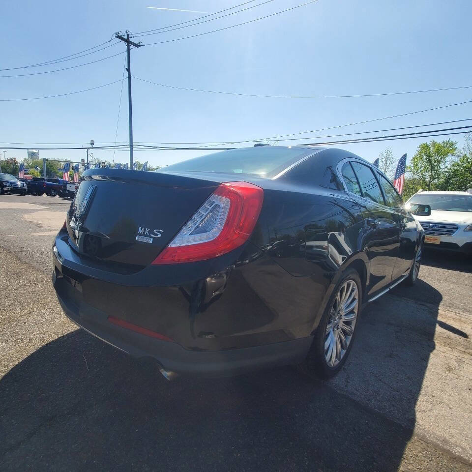Used 2013 Lincoln MKS AWD image 5