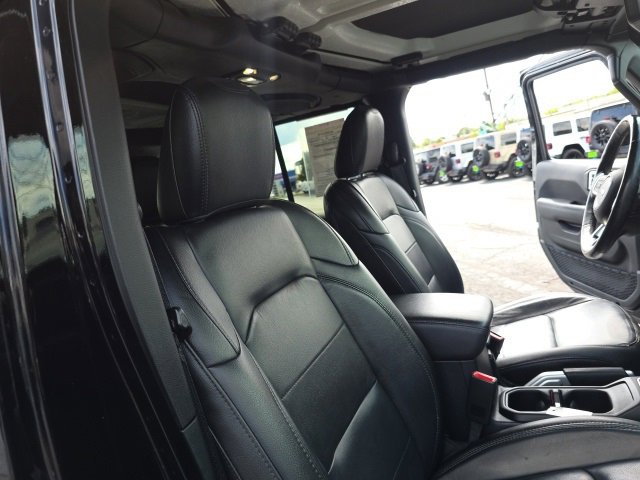 Used 2020 Jeep Wrangler Unlimited Sahara image 37