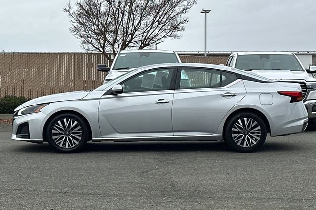 Used 2023 Nissan Altima 2.5 SV image 7