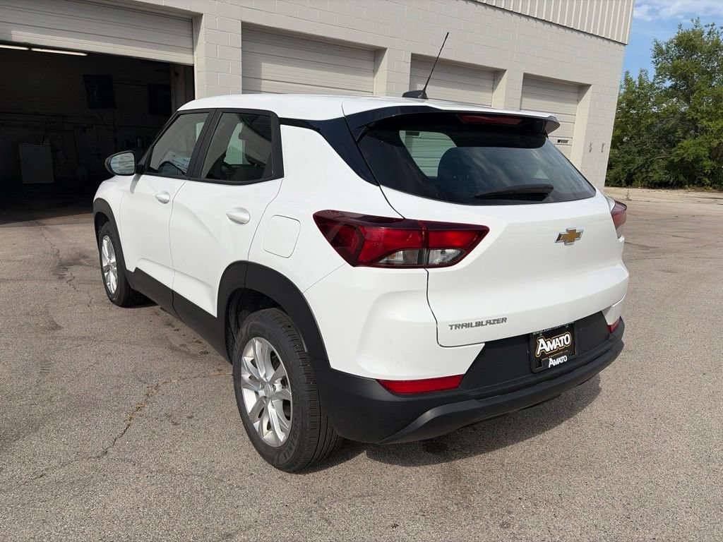 Used 2023 Chevrolet TrailBlazer LS FWD image 3