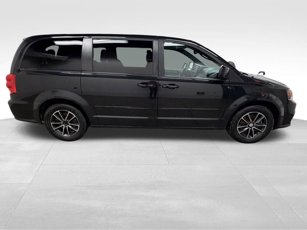 Used 2016 Dodge Grand Caravan SE image 12