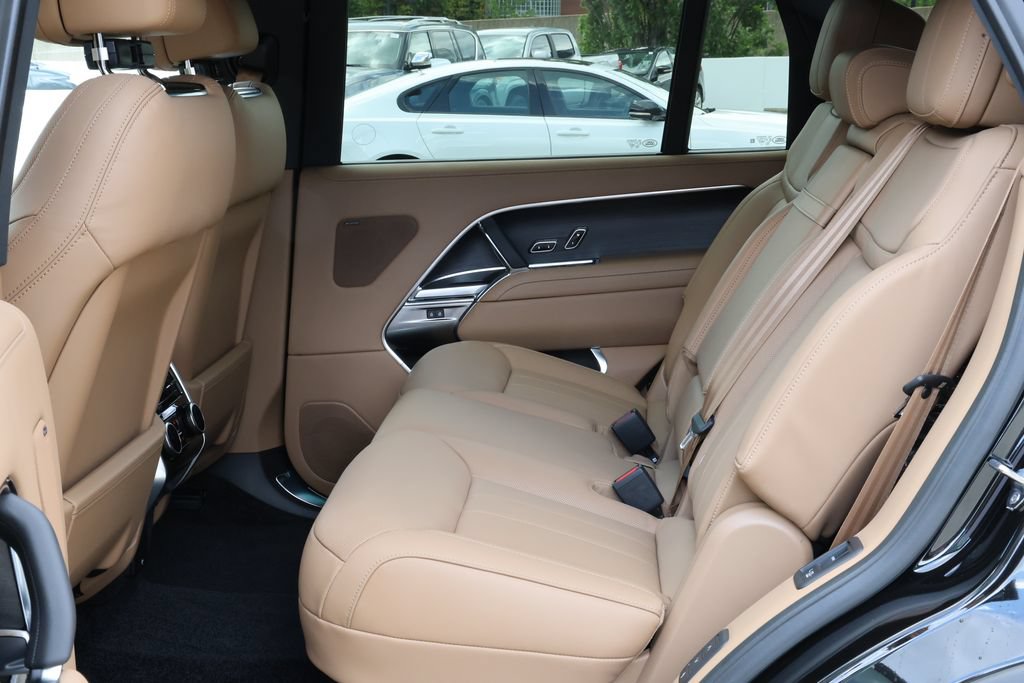 New 2026 Land Rover Range Rover Long Wheelbase SE AWD/4WD image 24