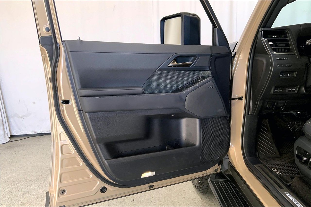 Used 2026 Lexus GX 550 AWD/4WD image 24