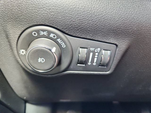 Used 2025 Jeep Compass Limited AWD/4WD image 30