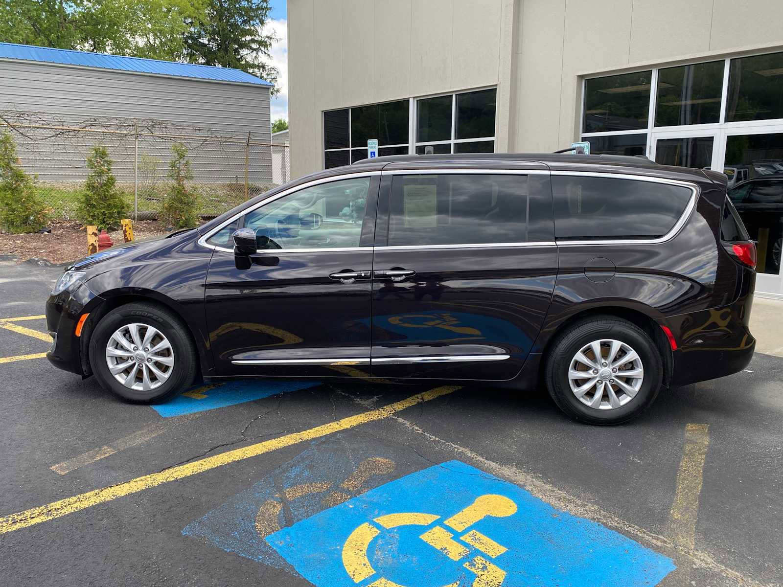 Used 2017 Chrysler Pacifica Touring-L FWD image 14
