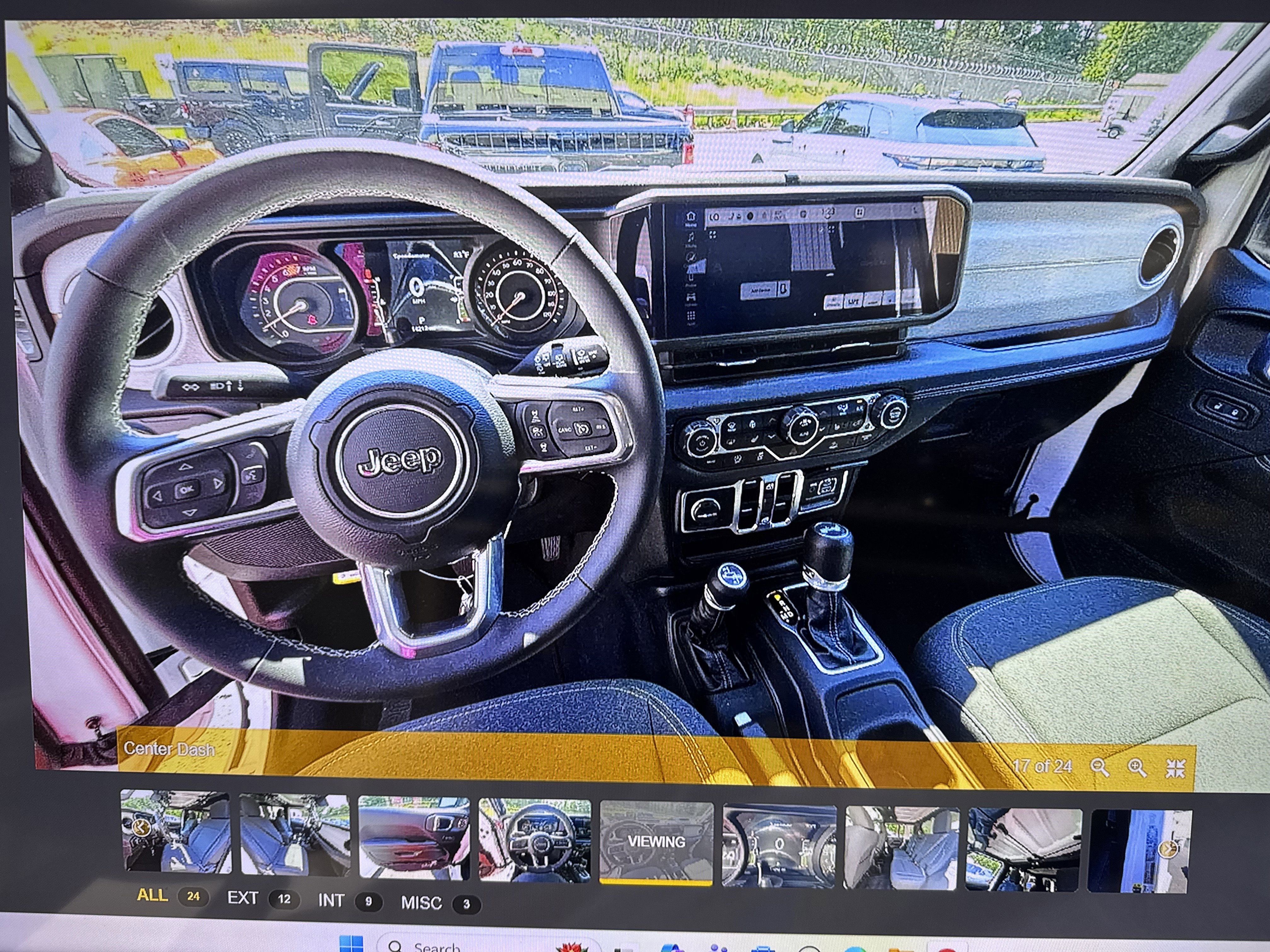 Used 2025 Jeep Wrangler Sahara image 12