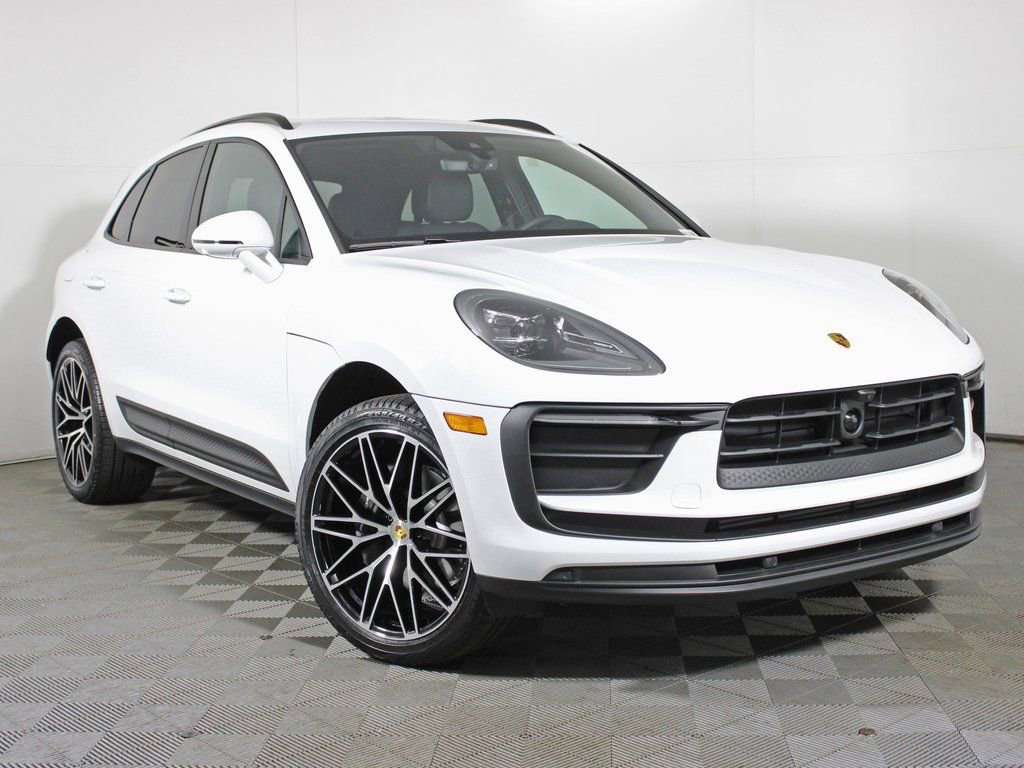 Certified 2026 Porsche Macan AWD/4WD image 9