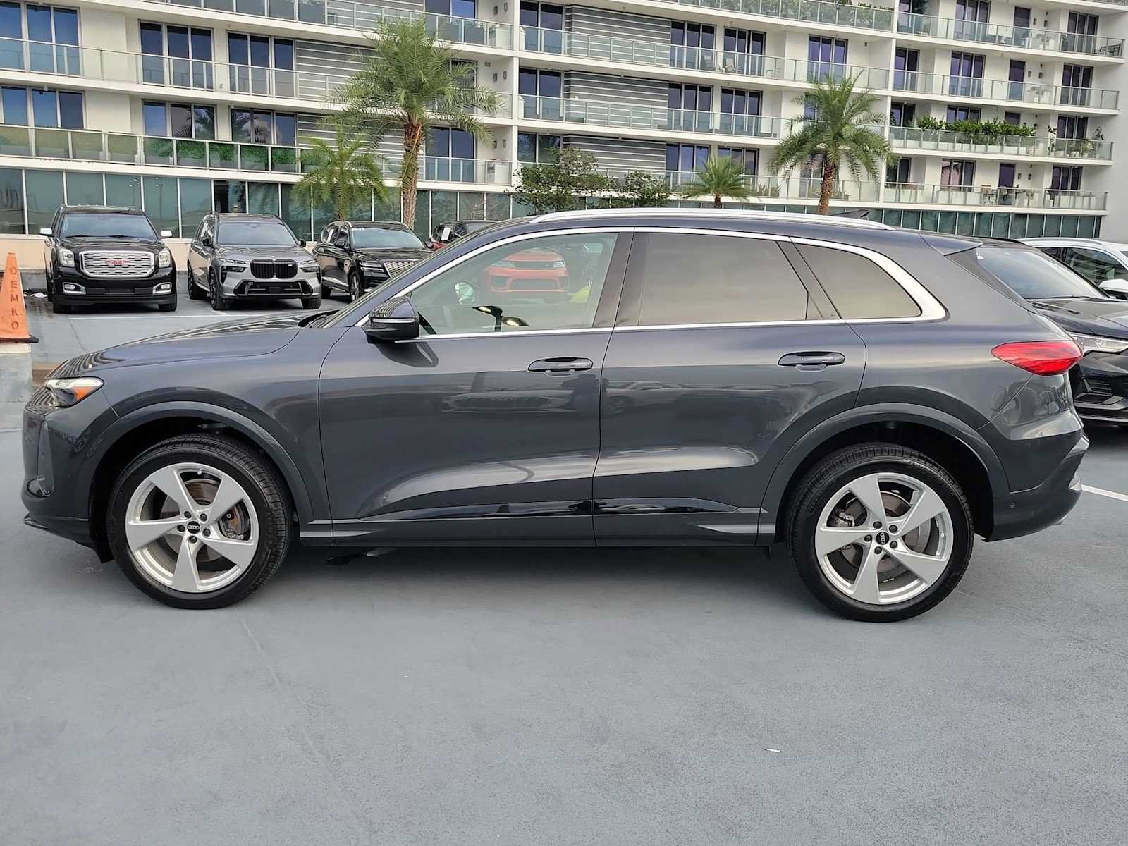 Certified 2025 Audi Q5 Premium Plus AWD/4WD image 3