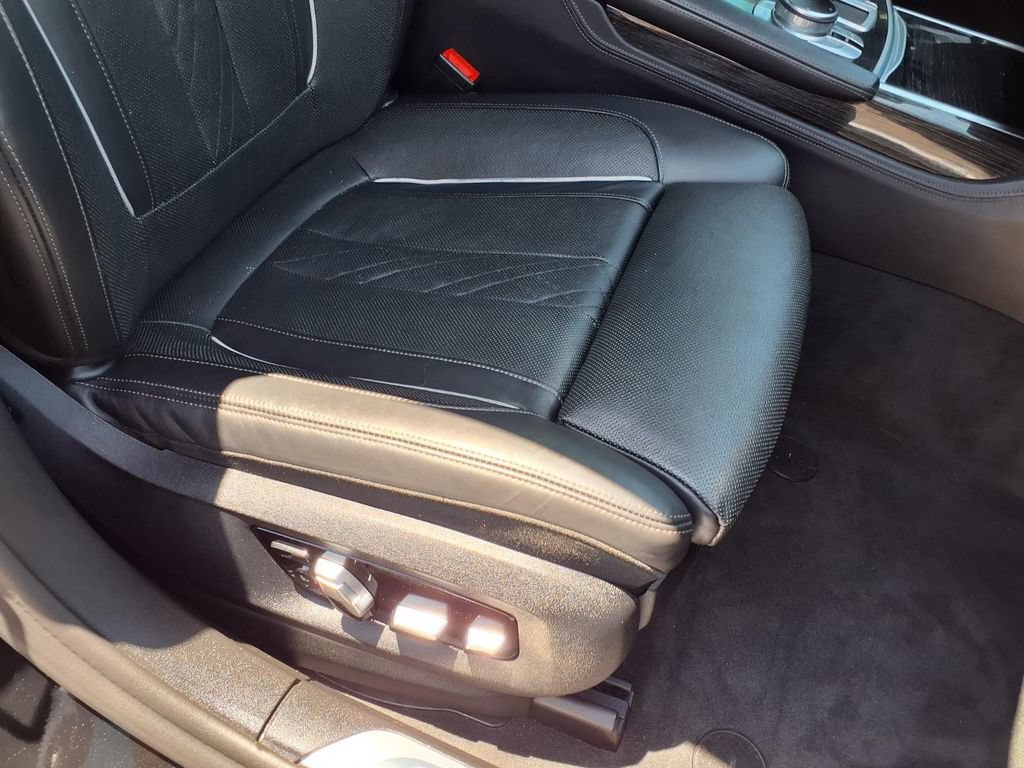 Used 2019 BMW 750i xDrive w/ M Sport Package AWD/4WD image 18