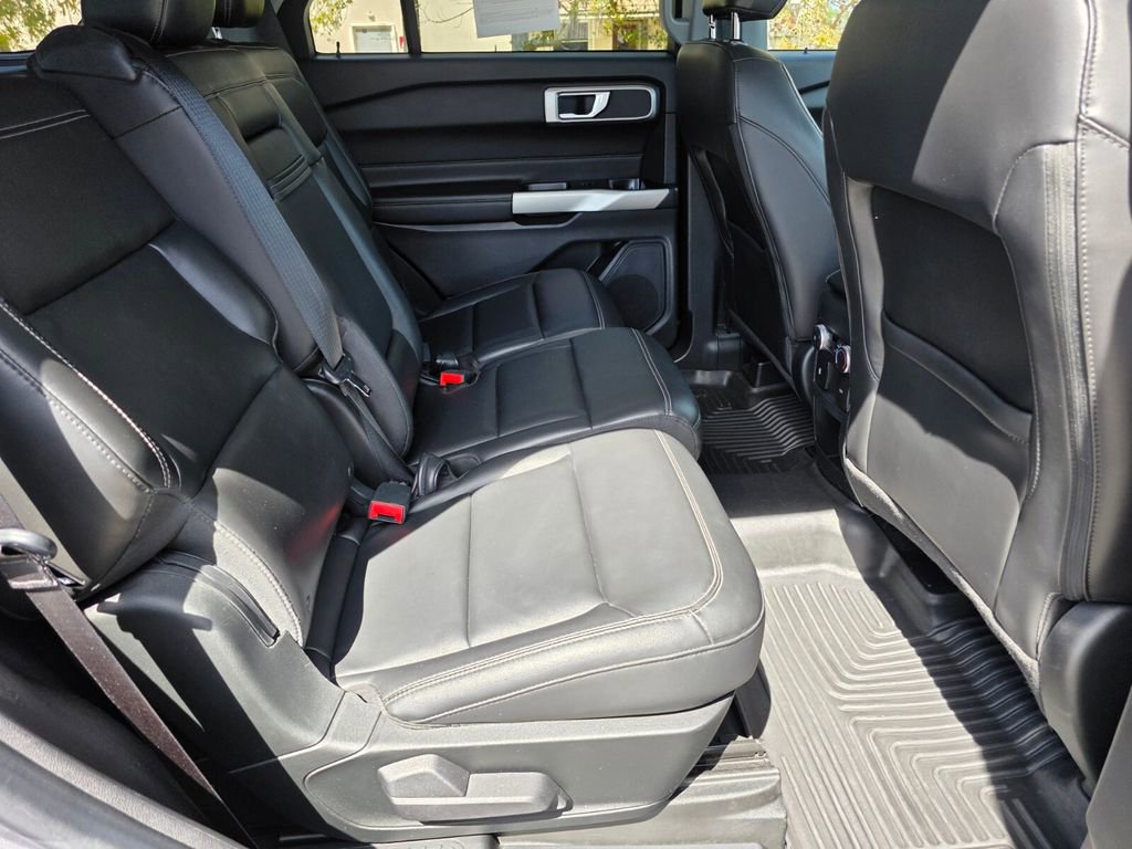 Used 2021 Ford Explorer XLT w/ Equipment Group 202A image 13