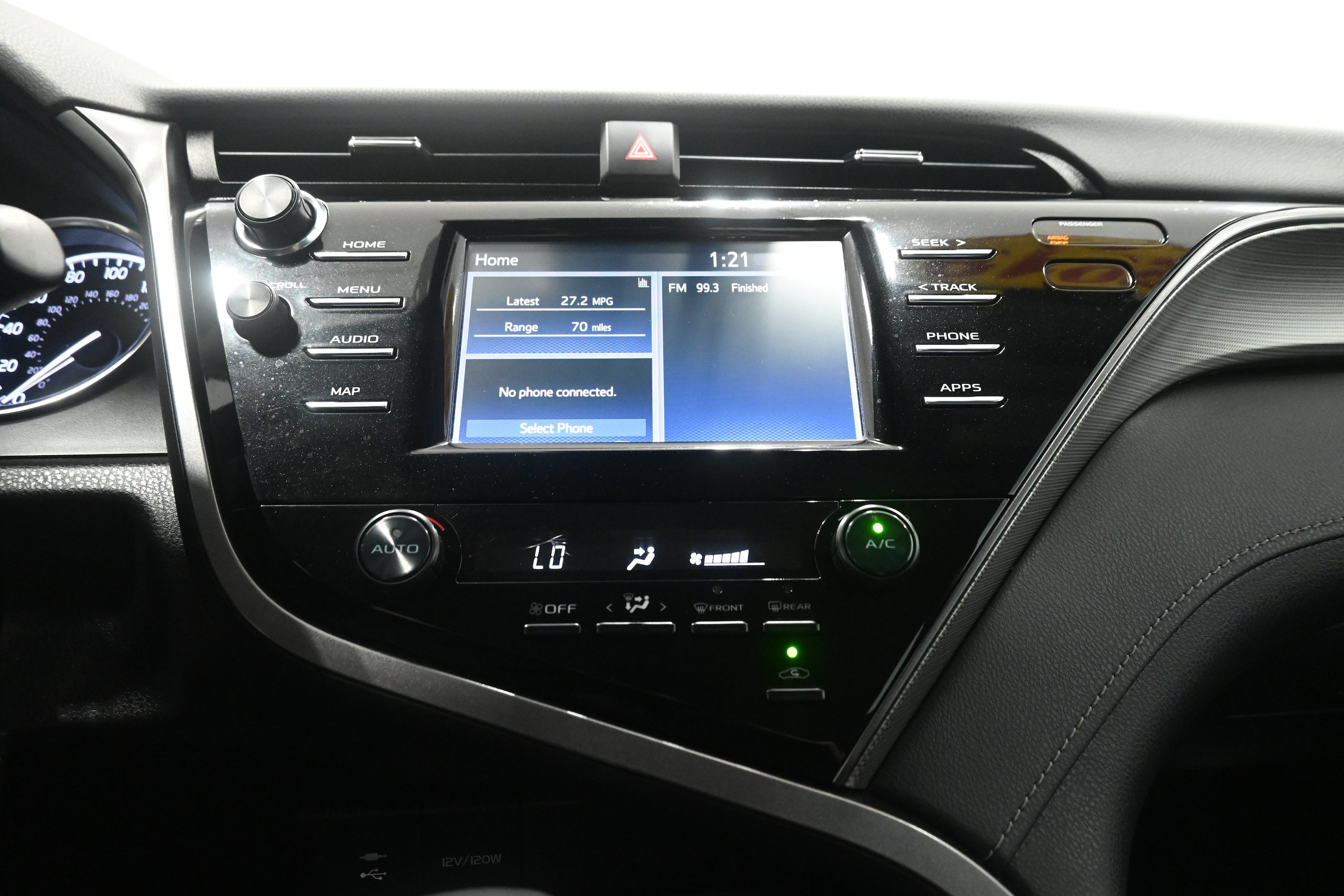 Used 2019 Toyota Camry SE FWD image 14