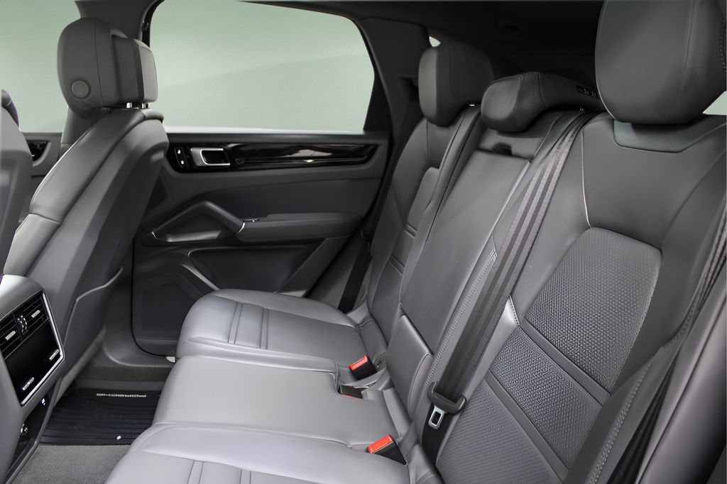 Used 2023 Porsche Cayenne AWD/4WD image 22