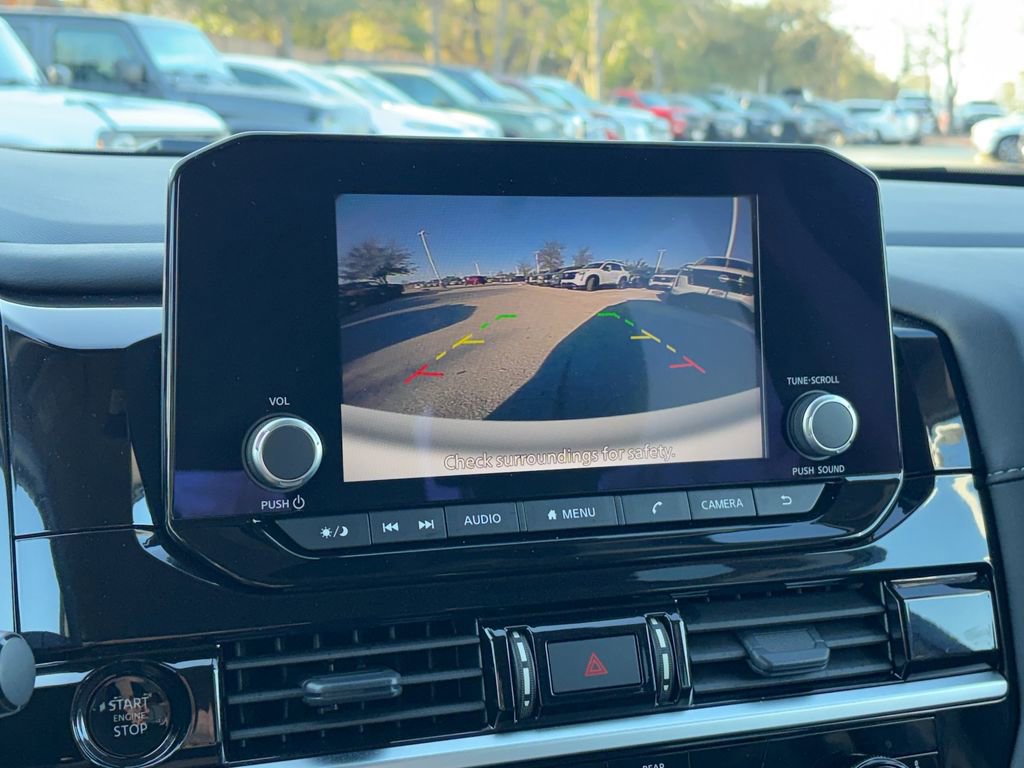 Used 2025 Nissan Pathfinder SV image 18