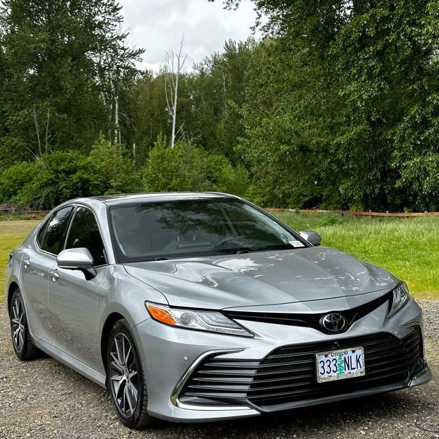 Used 2022 Toyota Camry XLE w/ Navigation Package FWD image 2