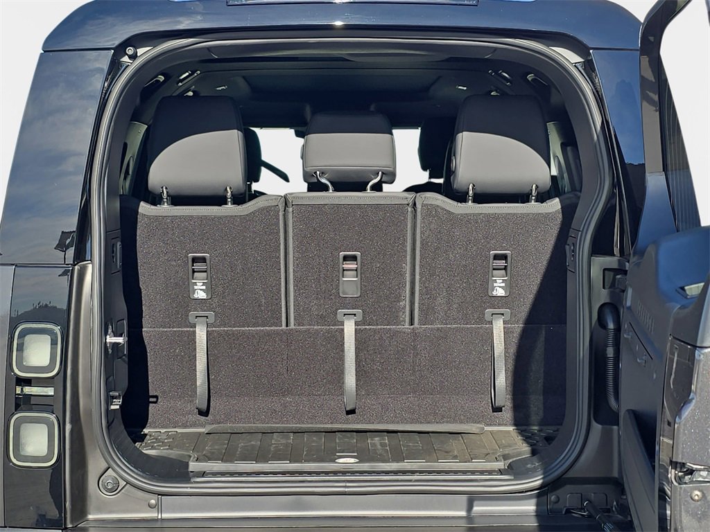 New 2026 Land Rover Defender 130 X-Dynamic SE image 14