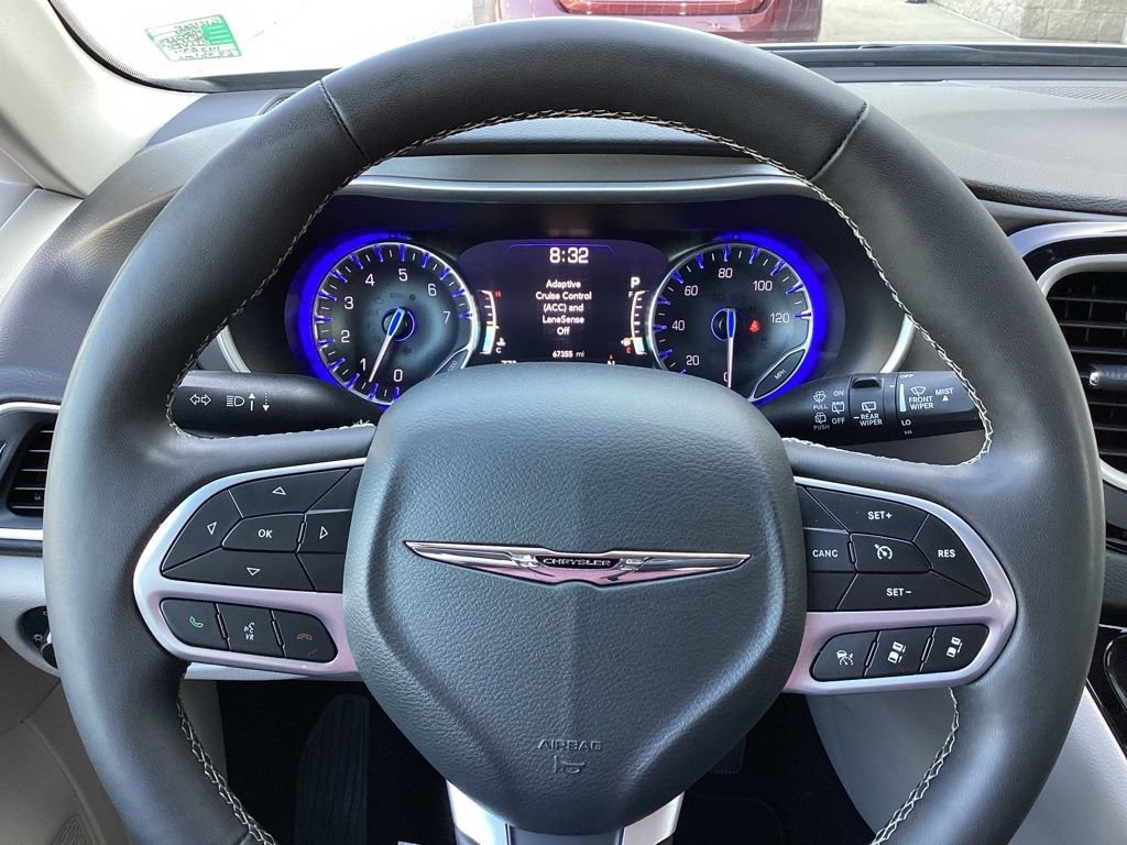 Used 2024 Chrysler Pacifica Touring-L FWD image 29