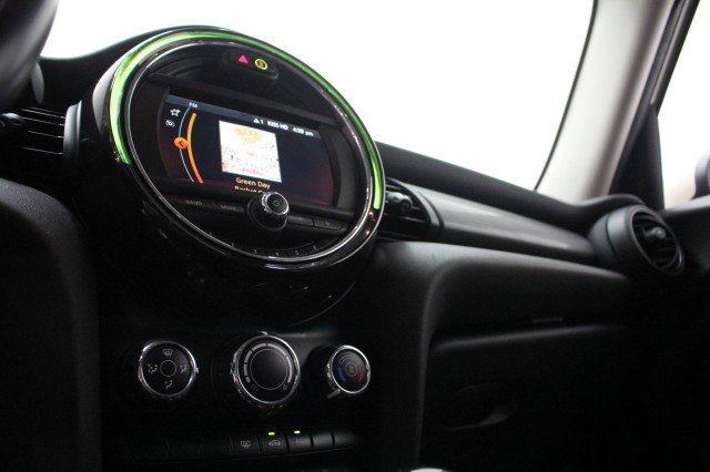 Used 2021 MINI Cooper 4-Door Hardtop w/ Storage Package image 16