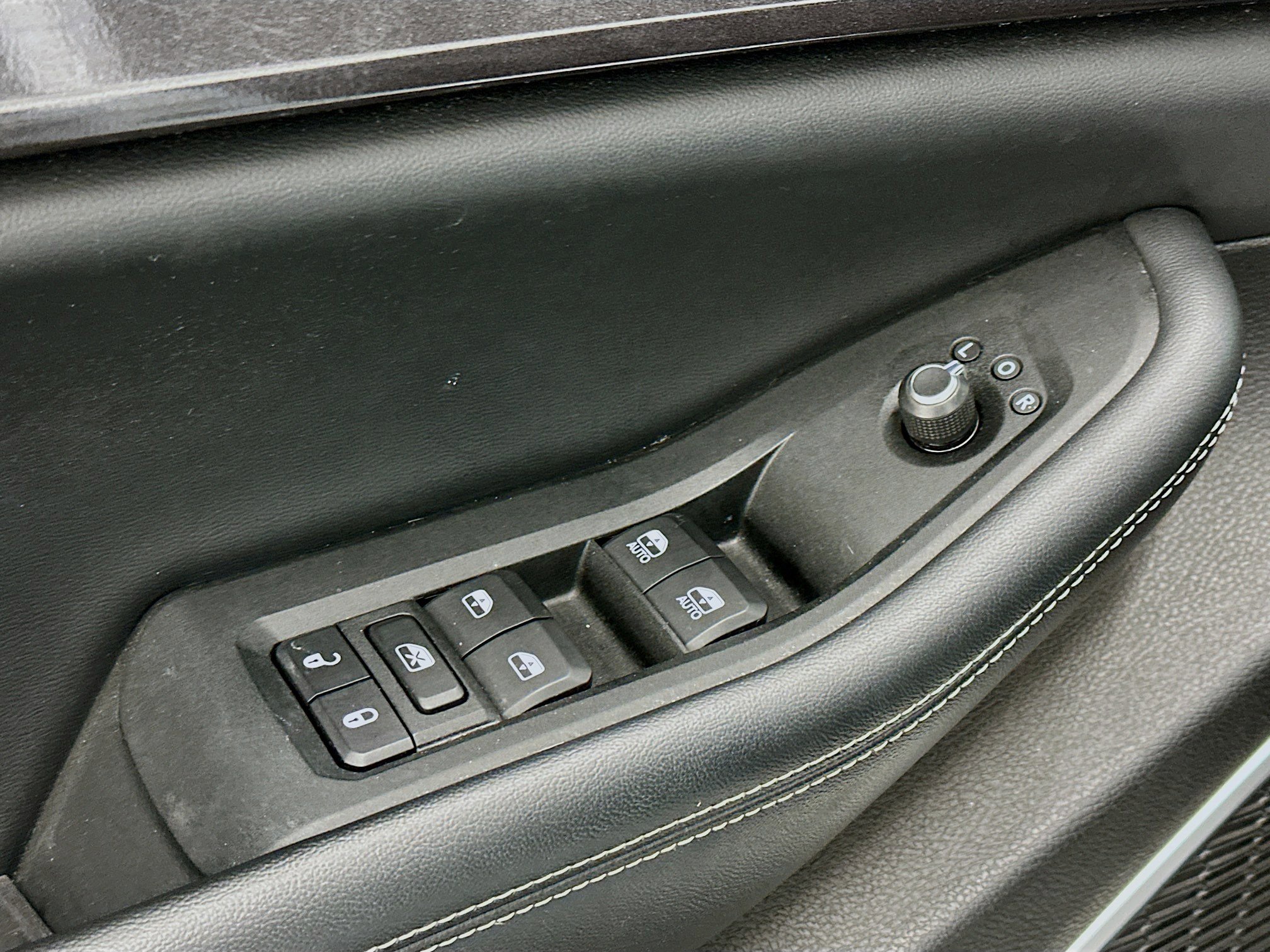 Used 2023 Jeep Grand Cherokee Altitude image 15