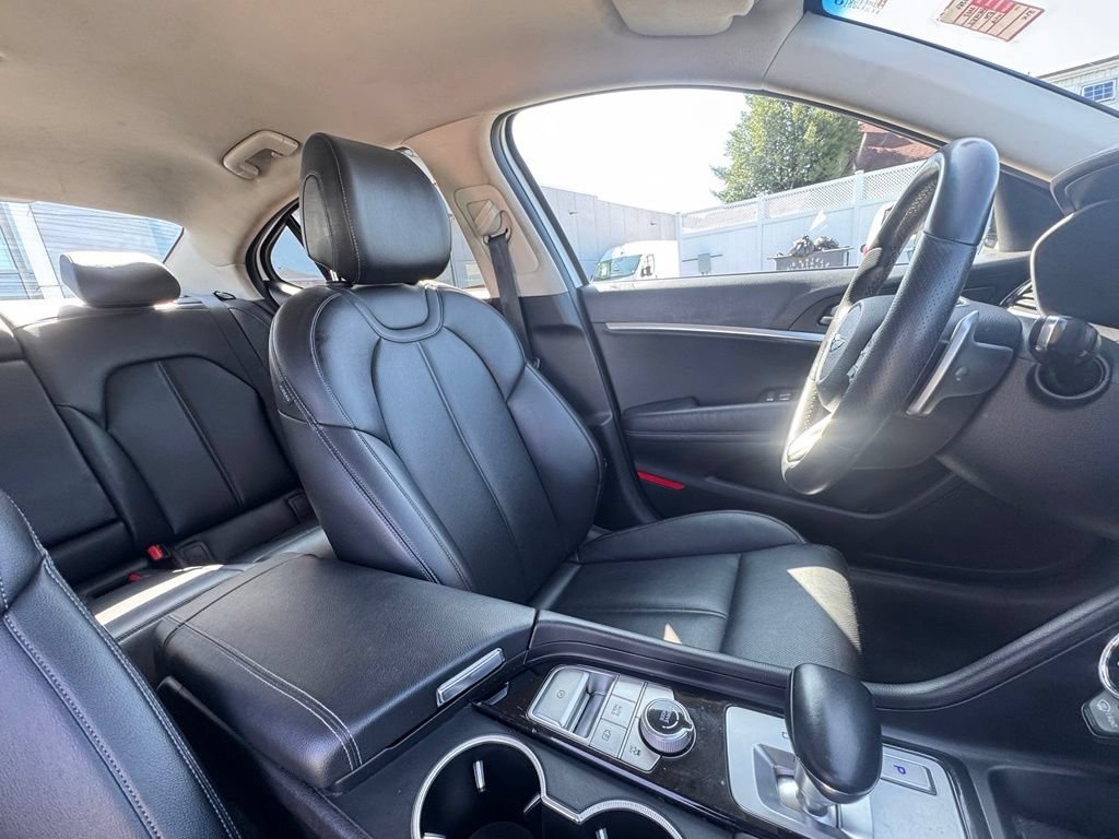 Used 2022 Genesis G70 2.0T AWD/4WD image 19