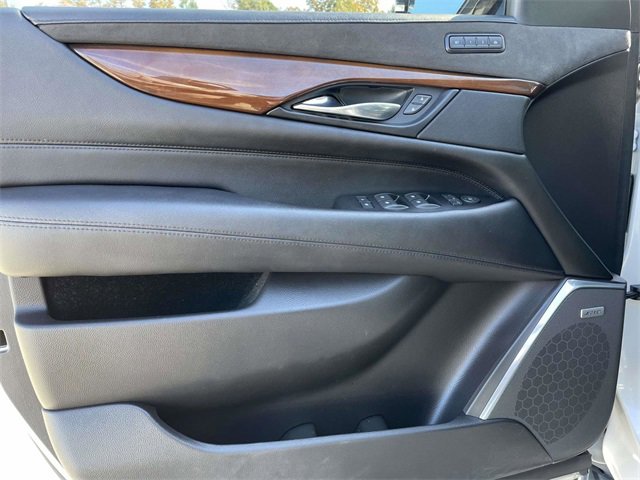 Used 2019 Cadillac Escalade Premium Luxury image 17