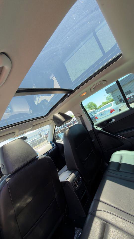 Used 2015 Volkswagen Tiguan SEL AWD/4WD image 38