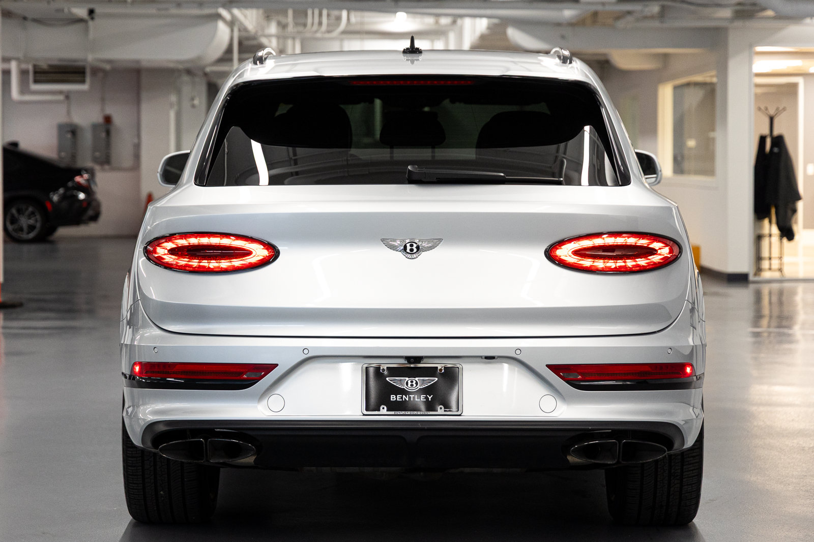 Certified 2023 Bentley Bentayga Plug-In Hybrid AWD/4WD image 5