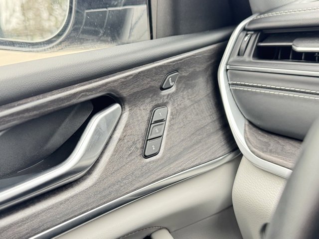 Used 2021 Jeep Grand Cherokee L Overland w/ Luxury Tech Group IV image 40