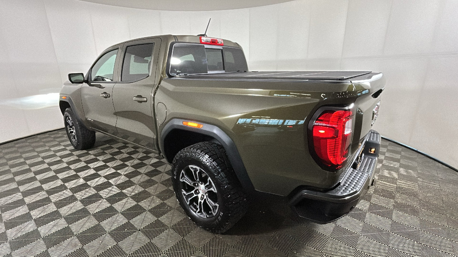 Used 2024 GMC Canyon AT4 w/ AT4 Premium Package AWD/4WD image 5