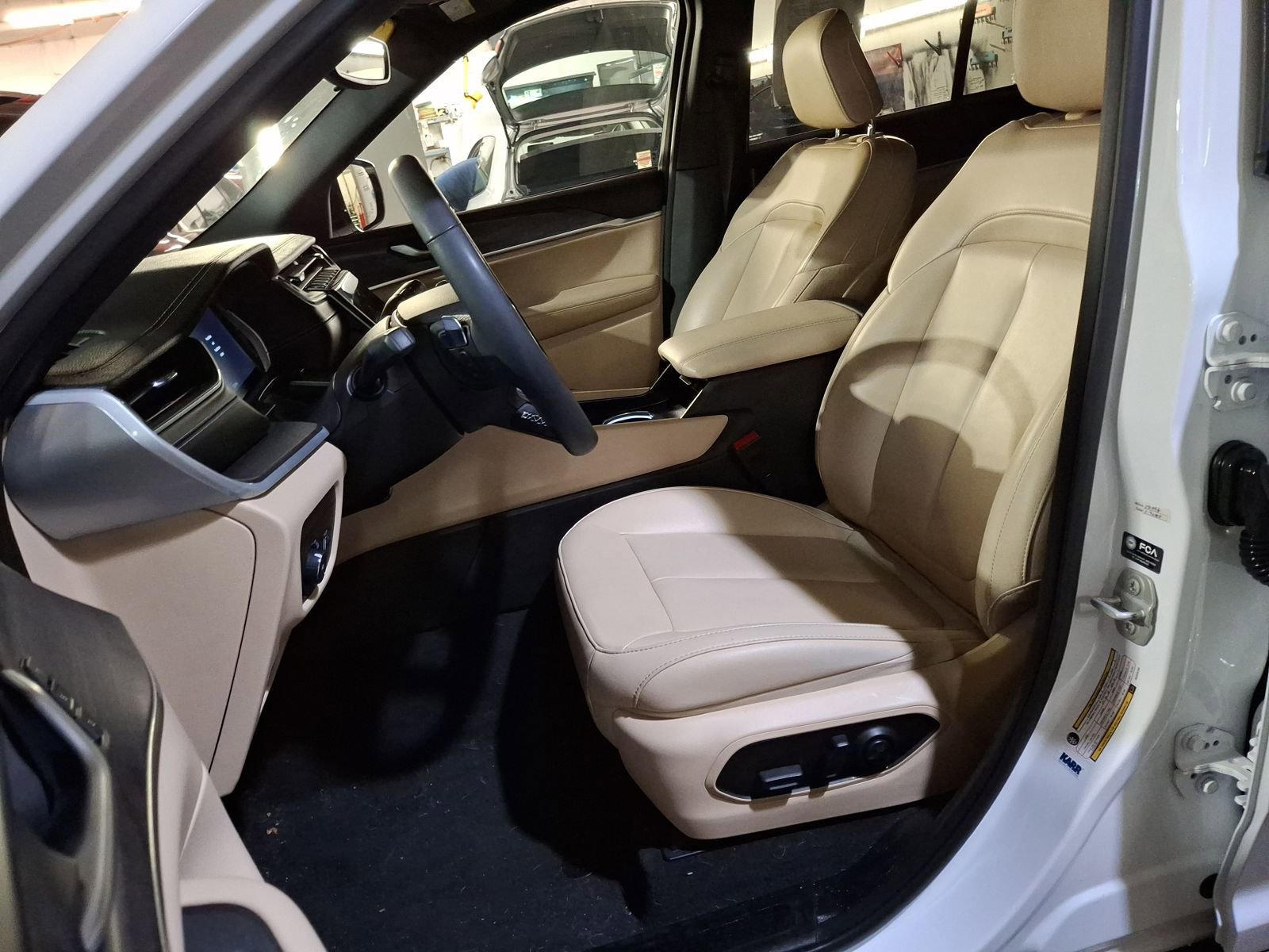 Certified 2024 Jeep Grand Cherokee Limited image 10