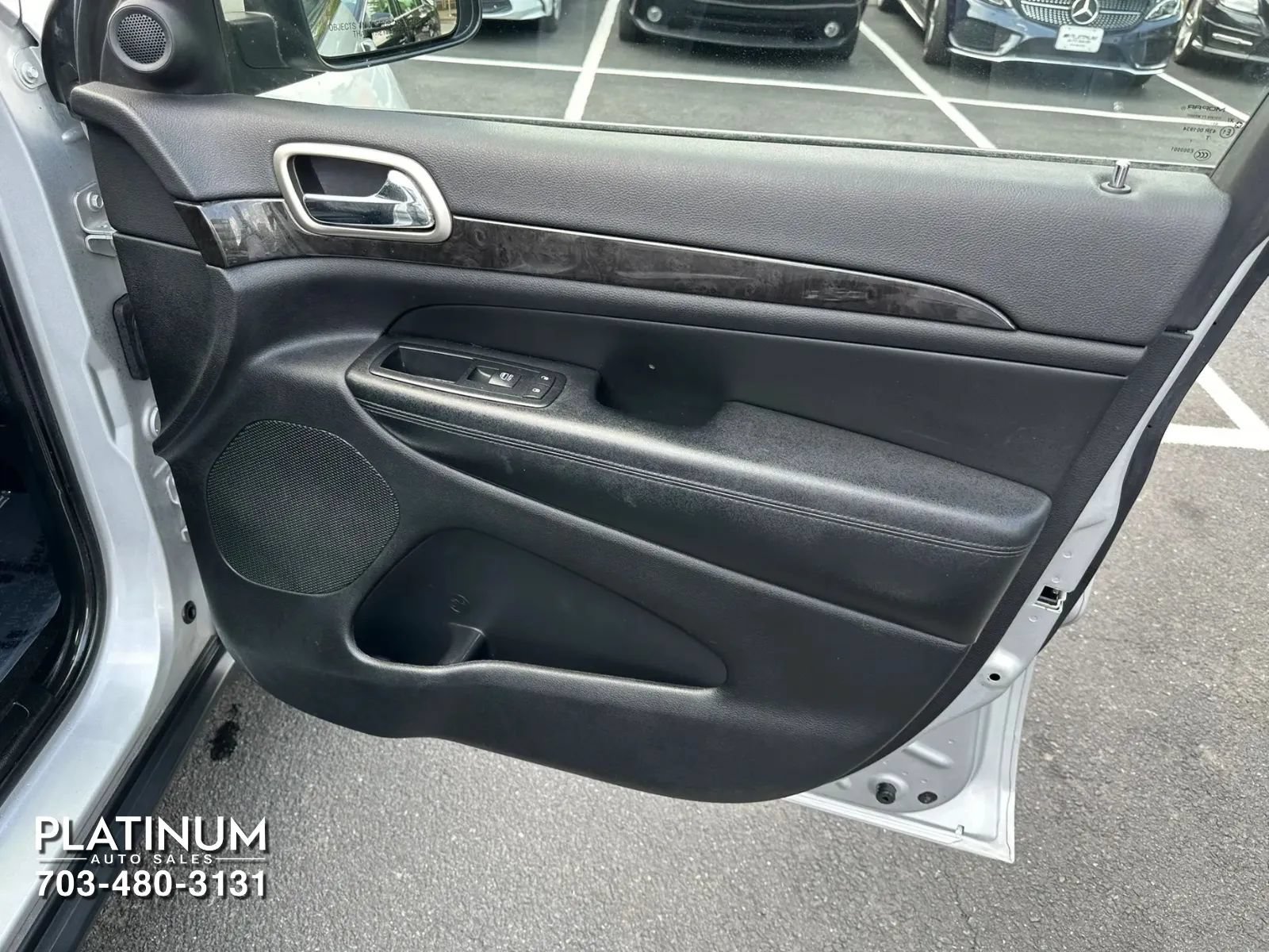 Used 2012 Jeep Grand Cherokee Laredo AWD/4WD image 18