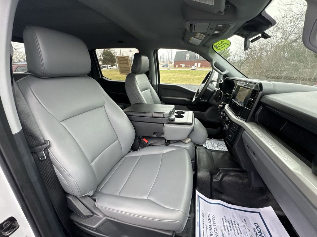Used 2025 Ford F550 4x4 Crew Cab Super Duty image 23