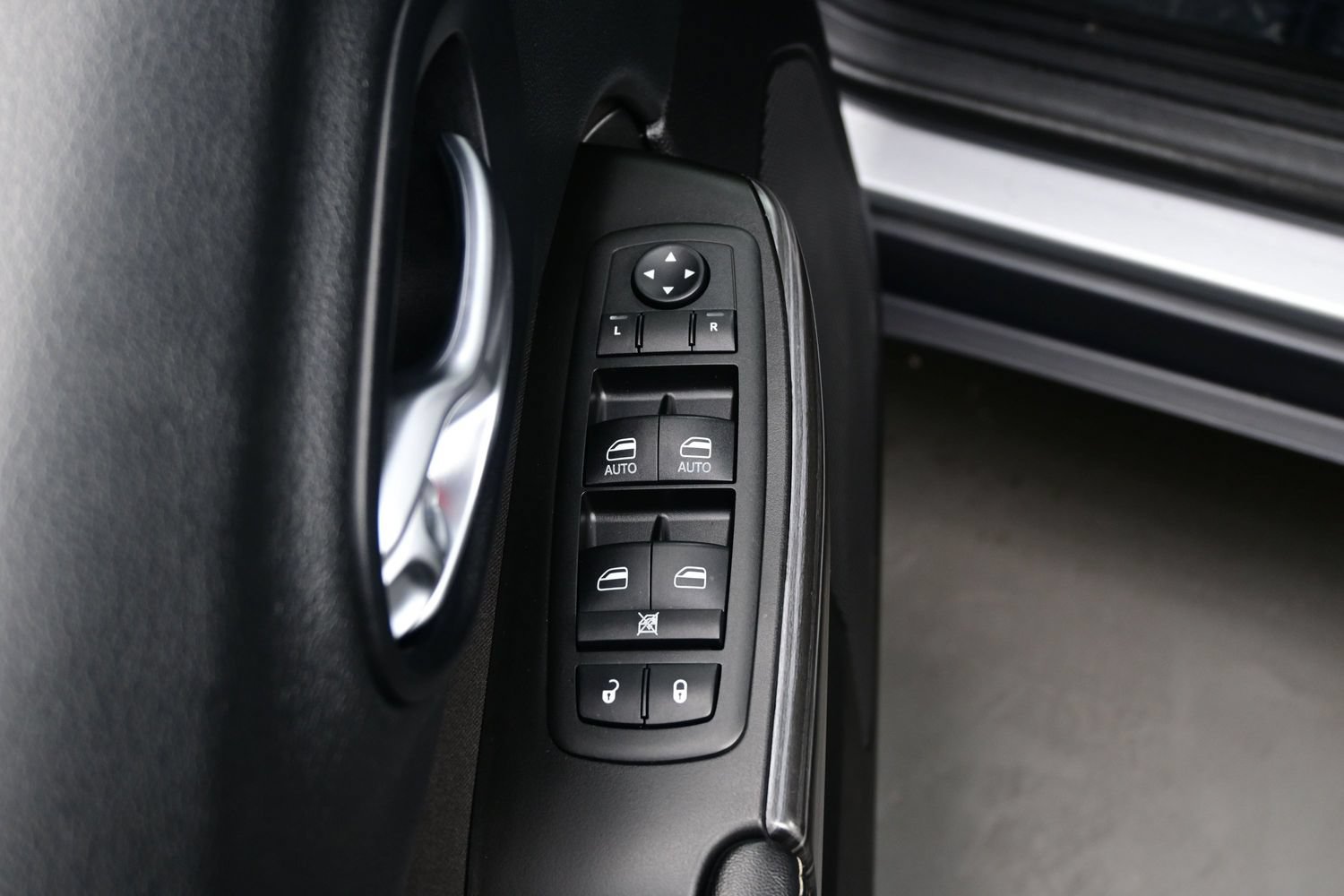 Used 2014 Jeep Cherokee Latitude w/ Trailer Tow Group FWD image 13