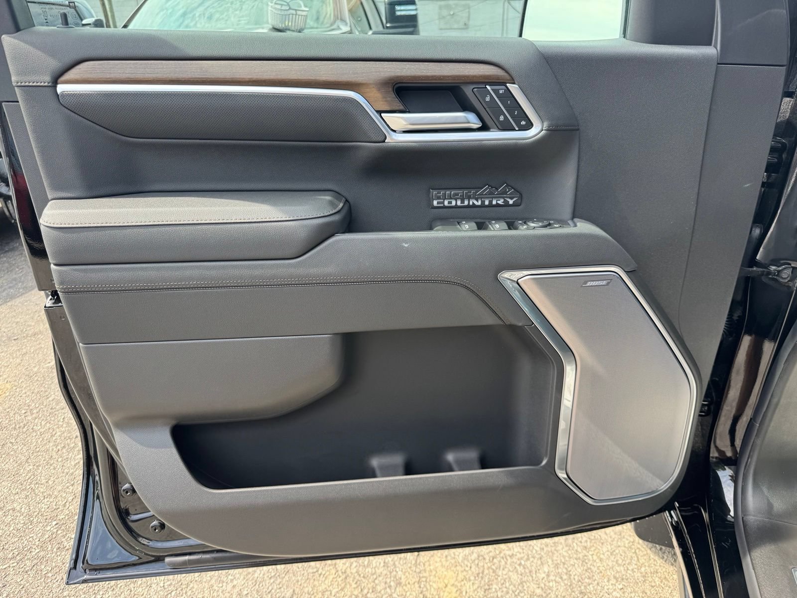 New 2026 Chevrolet Silverado 1500 High Country w/ Midnight Edition AWD/4WD image 11
