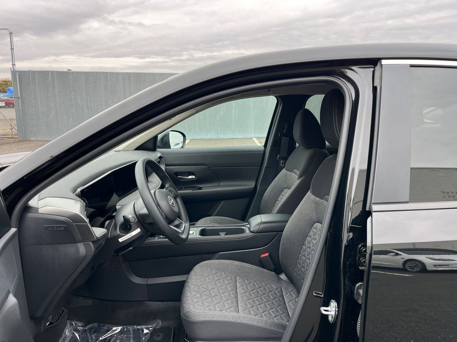 Used 2025 Nissan Kicks SV image 25