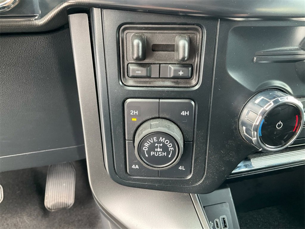 Used 2025 Ford F150 Lariat w/ Equipment Group 501A Mid image 32