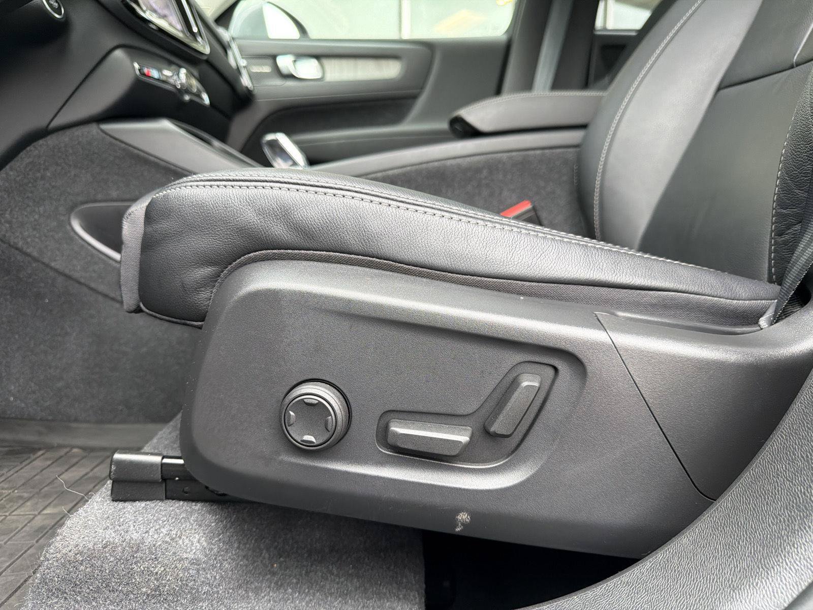 Used 2024 Volvo XC40 B5 Ultimate w/ Protection Package Premier AWD/4WD image 15