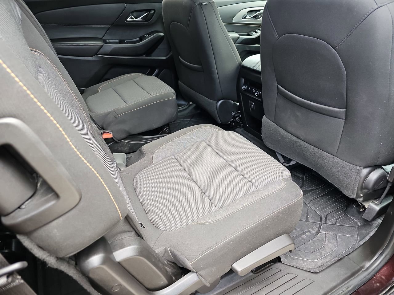 Used 2020 Chevrolet Traverse LT FWD image 14
