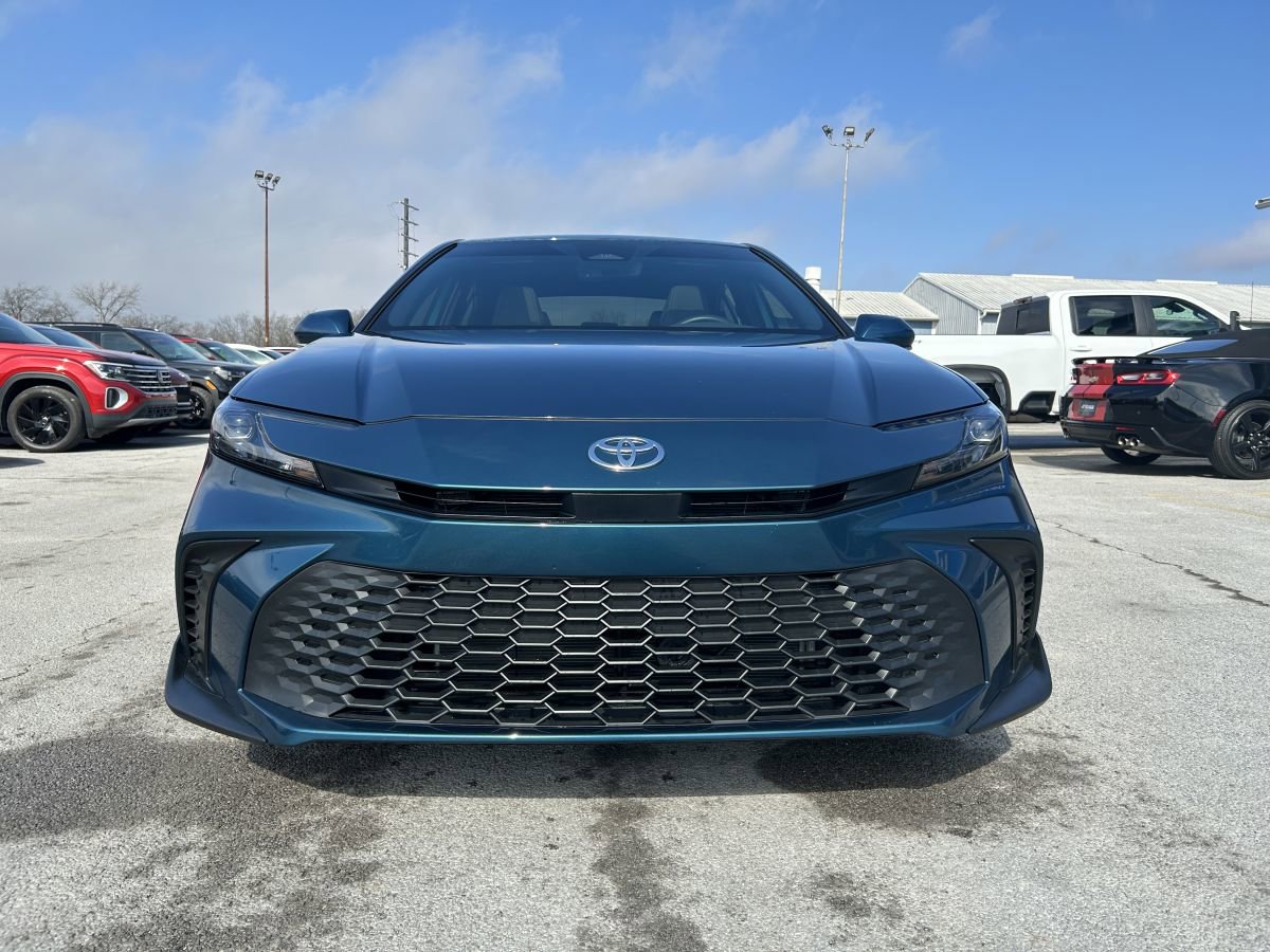 Used 2025 Toyota Camry SE w/ Convenience Package image 7