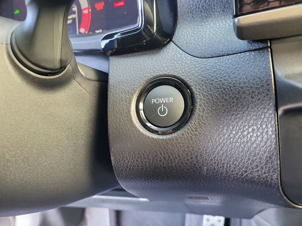 Used 2025 Toyota Camry SE image 27